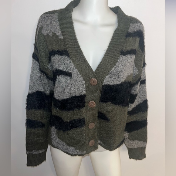 Womens fuzzy cardigan size Large - Picture 2 of 10